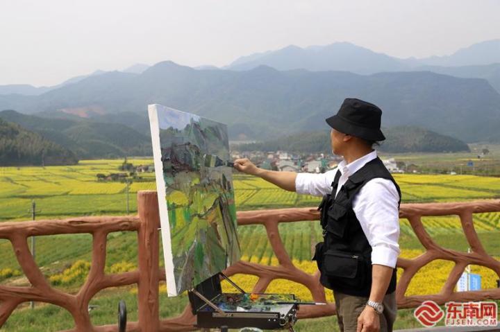 藝術(shù)家寫生 浦城縣融<a href=http://m.arpwindows.com target=_blank class=infotextkey>媒體</a>中心供圖 藝術(shù)家寫生 浦城縣融<a href=http://m.arpwindows.com target=_blank class=infotextkey>媒體</a>中心供圖