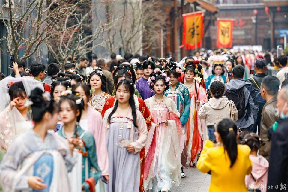 武漢園博園漢口里花朝節(jié)開幕