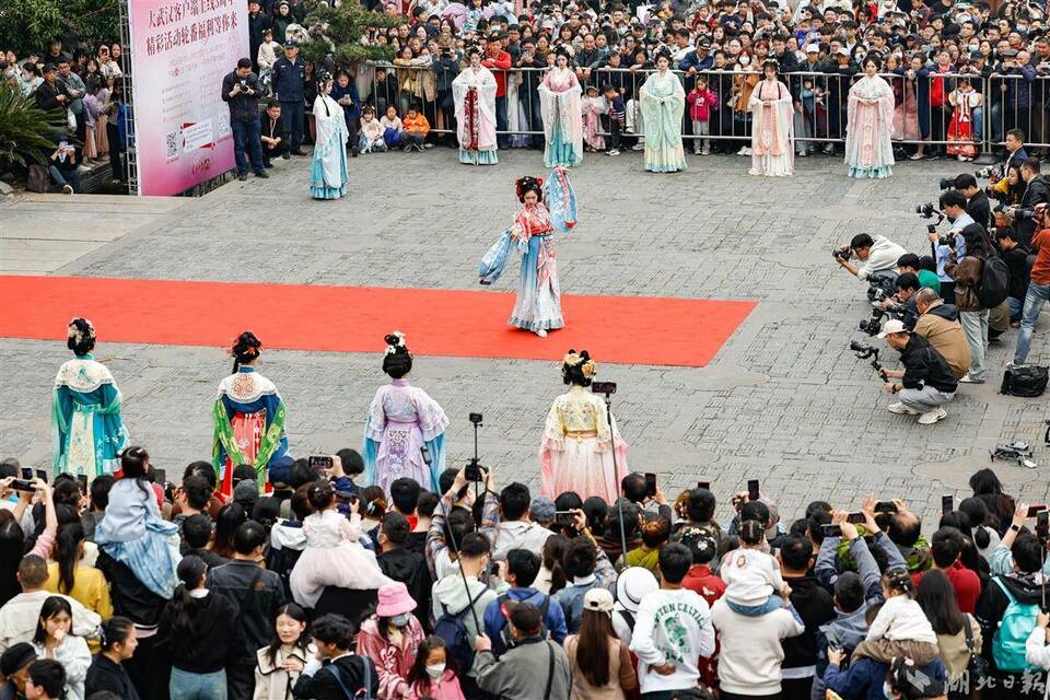 武漢園博園漢口里花朝節(jié)開幕