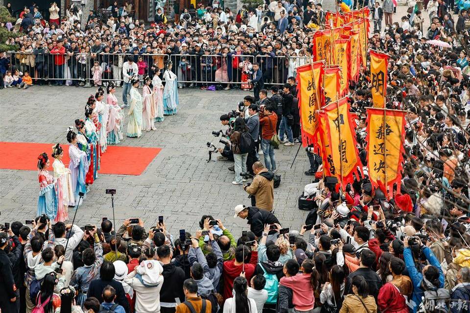 武漢園博園漢口里花朝節(jié)開幕