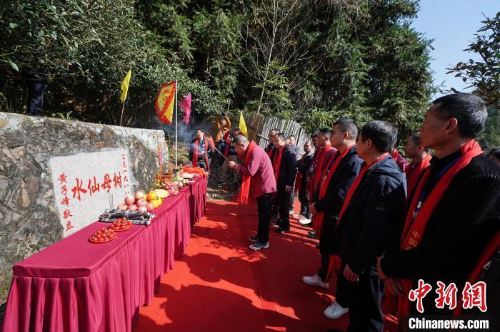 圖為祭祀儀式現(xiàn)場。龔勁松攝